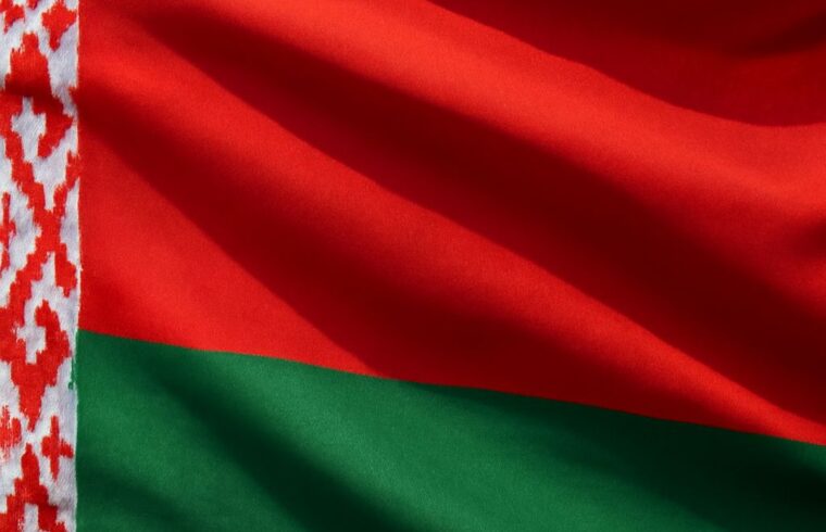 Flags featuring green white red, including Italy and Mexico