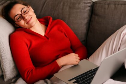 Tips on how to stay awake in class and ways to stay alert