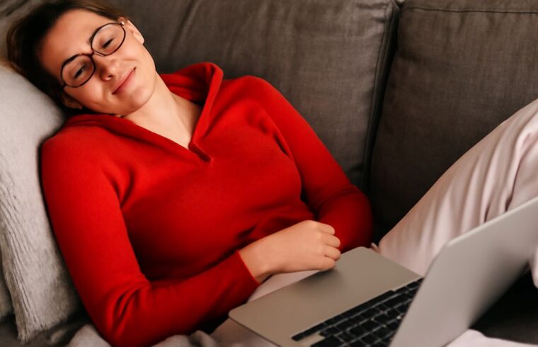 Tips on how to stay awake in class and ways to stay alert